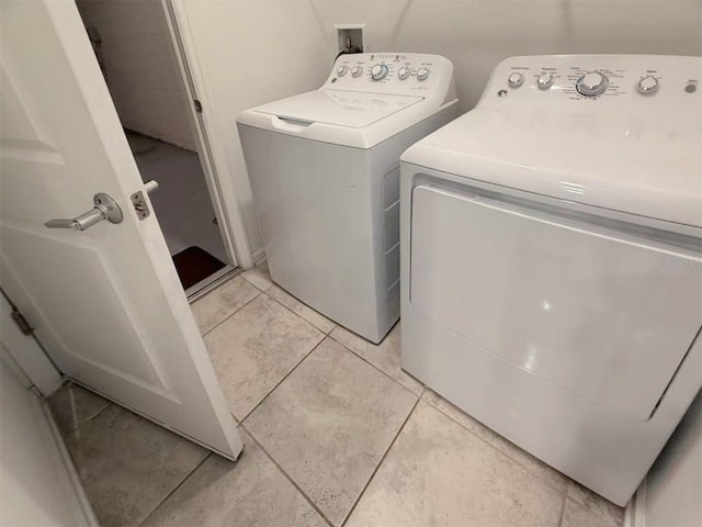 6300 Chirpine Ln, Saint Cloud, FL 34771 - laundry area featuring washing machine and dryer and light tile patterned flooring
