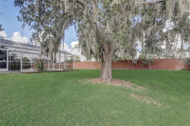 2800 Woodsmere Ct, Kissimmee, FL 34746 - fenced backyard with glass enclosure