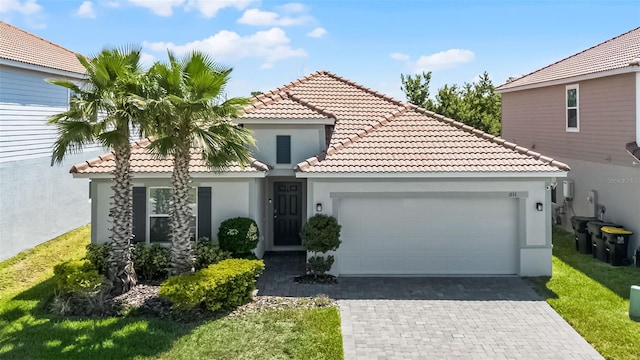 1111 Oak Bluff Dr, Davenport, FL 33837 - photo 1