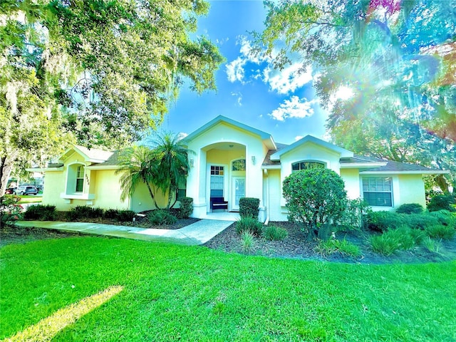 5205 Hammock Cir, Saint Cloud, FL 34771 - ranch-style home featuring a front yard and stucco siding