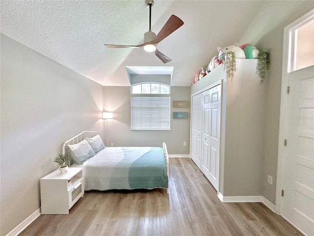 5205 Hammock Cir, Saint Cloud, FL 34771 - bedroom with wood finished floors, vaulted ceiling, ceiling fan, and a closet