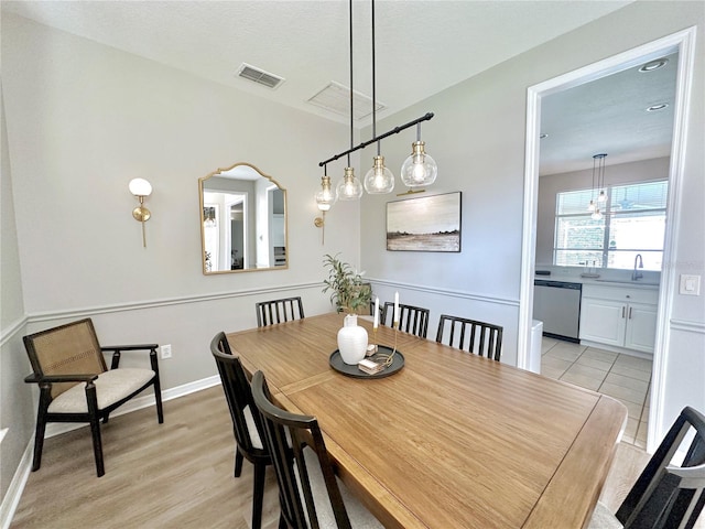 5205 Hammock Cir, Saint Cloud, FL 34771 - dining area with light wood-style floors and baseboards