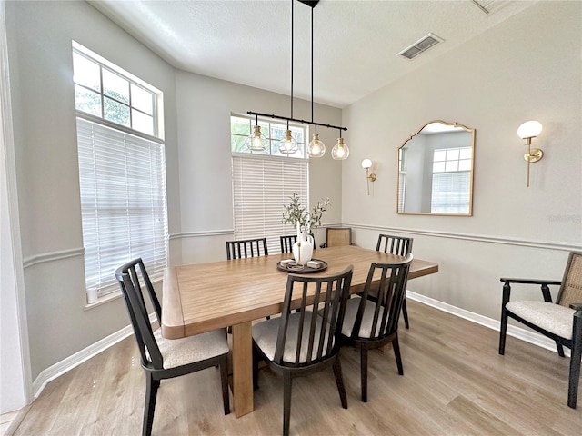 5205 Hammock Cir, Saint Cloud, FL 34771 - dining area featuring light wood finished floors and a textured ceiling