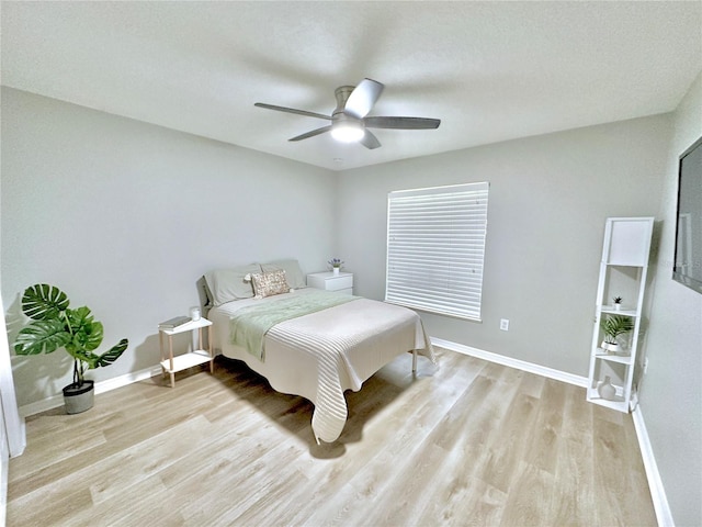 5205 Hammock Cir, Saint Cloud, FL 34771 - bedroom with light wood-style floors and ceiling fan