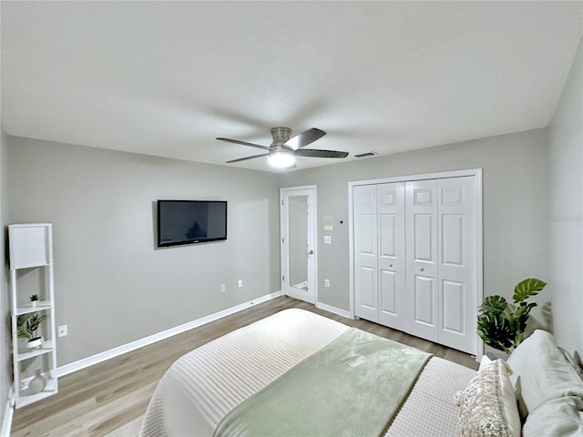 5205 Hammock Cir, Saint Cloud, FL 34771 - bedroom featuring light wood-style floors, a closet, and a ceiling fan