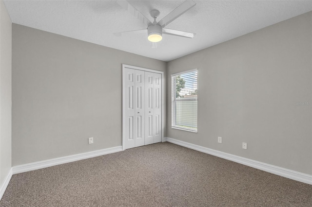 1031 Seneca Trl, Saint Cloud, FL 34772 - unfurnished bedroom featuring carpet, a textured ceiling, a closet, and a ceiling fan
