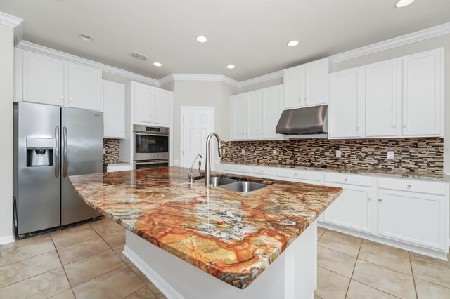 5552 Remsen Cay Ln, Windermere, FL 34786 - kitchen featuring appliances with stainless steel finishes, under cabinet range hood, light tile patterned floors, a center island with sink, and crown molding