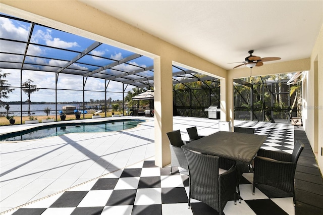5552 Remsen Cay Ln, Windermere, FL 34786 - outdoor pool with a patio area, a lanai, a ceiling fan, and outdoor dining space