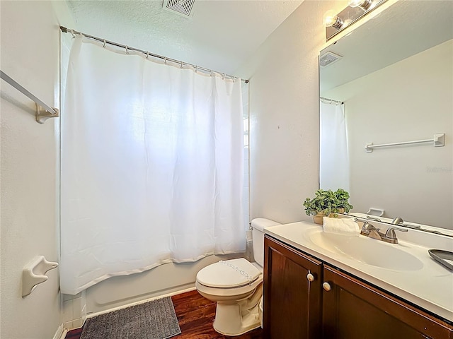 8722 Rockingham Ter Unit B, Kissimmee, FL 34747 - full bath featuring vanity, wood finished floors, and shower / tub combo with curtain