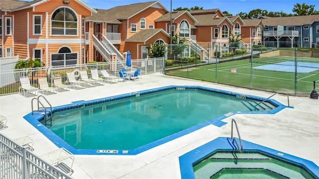 8722 Rockingham Ter Unit B, Kissimmee, FL 34747 - community pool with a community hot tub, a residential view, and a patio