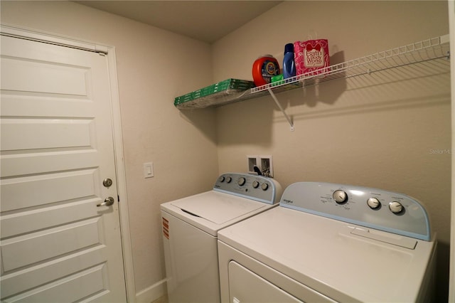 1105 Citrus Landings Blvd, Davenport, FL 33837 - laundry area with washer and clothes dryer