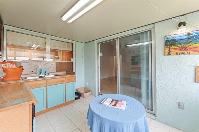 2309 Cilantro Dr, Orlando, FL 32837 - sunroom featuring a sink