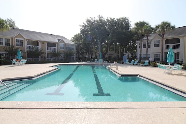 1019 S Hiawassee Rd Unit 3811, Orlando, FL 32835 - community pool with a patio