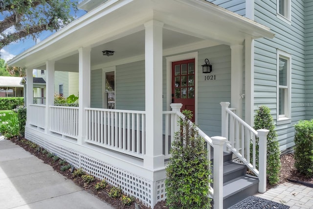 1021 S Elm Ave, Sanford, FL 32771 - view of exterior entry featuring a porch