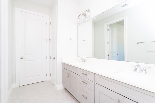 10427 Royal Cypress Way, Orlando, FL 32836 - full bath featuring double vanity and baseboards