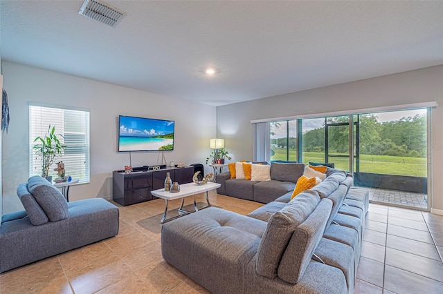 565 Ogelthorpe Dr, Davenport, FL 33897 - living room featuring light tile patterned floors and recessed lighting