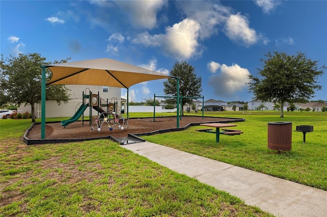 565 Ogelthorpe Dr, Davenport, FL 33897 - communal playground featuring a yard