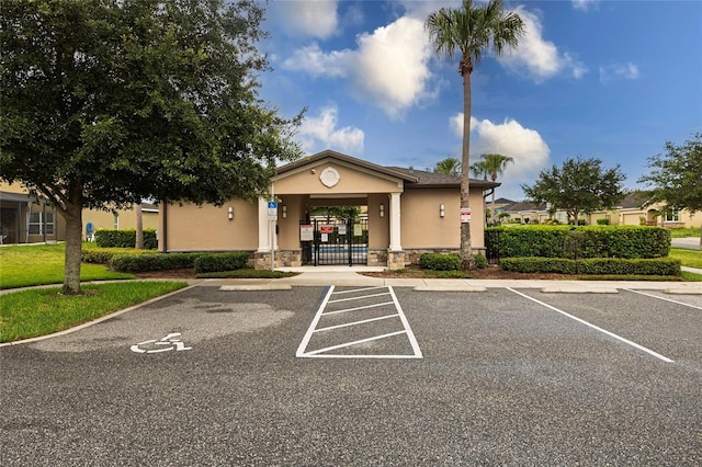 565 Ogelthorpe Dr, Davenport, FL 33897 - view of property with uncovered parking