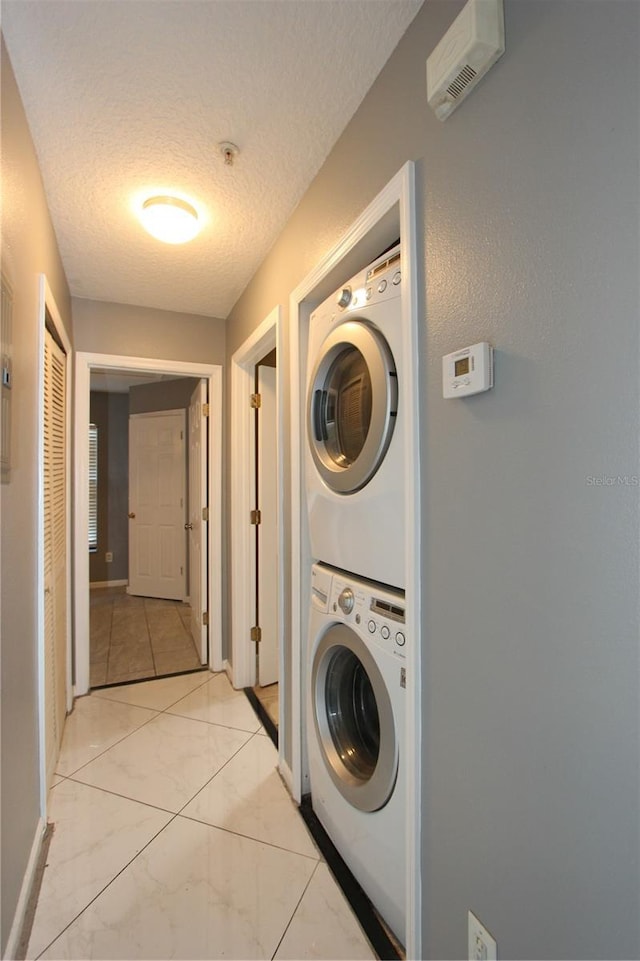 1131 S Pine Ridge Cir Unit 1, Sanford, FL 32773 - laundry area featuring stacked washer / drying machine and a textured ceiling