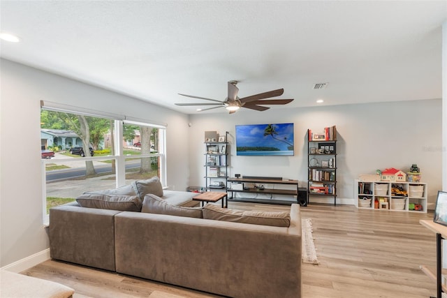 209 Carriage Hill Dr, Casselberry, FL 32707 - living area featuring ceiling fan, light wood-style flooring, and recessed lighting
