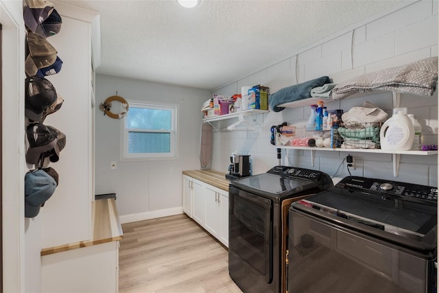 209 Carriage Hill Dr, Casselberry, FL 32707 - laundry room with separate washer and dryer, light wood finished floors, and a textured ceiling