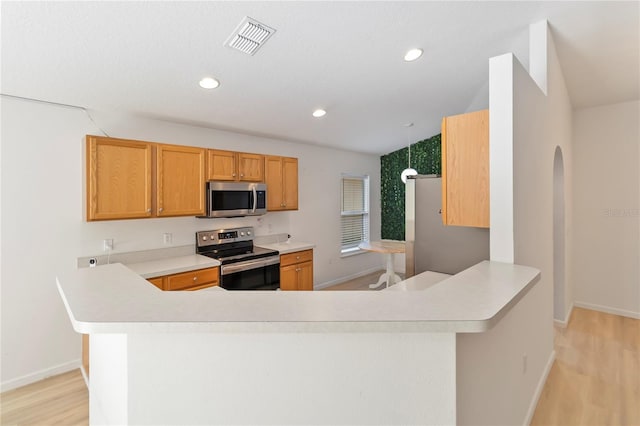16603 Corner Lake Dr, Orlando, FL 32820 - kitchen featuring stainless steel appliances, light wood finished floors, light countertops, a peninsula, and recessed lighting
