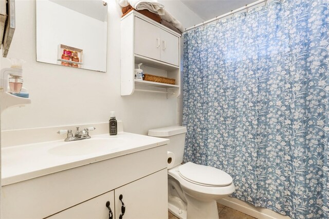 1029 Antelope Trl, Winter Springs, FL 32708 - bathroom featuring vanity, curtained shower, and tile patterned flooring