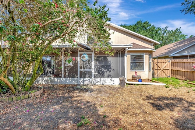 1039 Eagles Forrest Dr, Apopka, FL 32712 - view of front facade with a sunroom