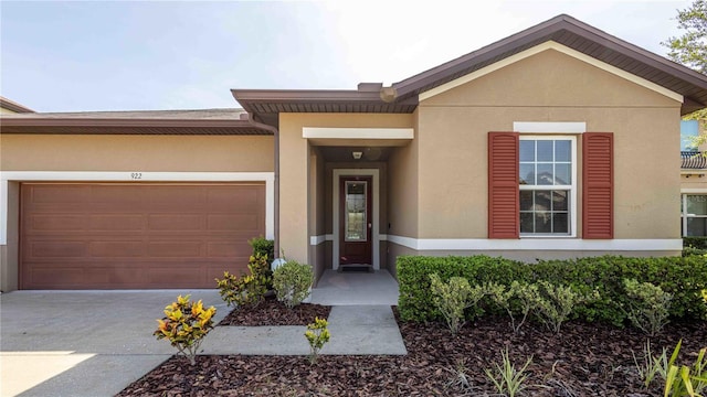 922 Suffolk Pl, Davenport, FL 33896 - view of front of home featuring stucco siding, driveway, and an attached garage