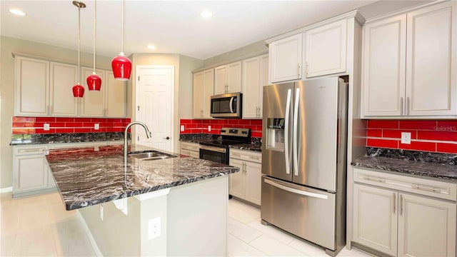 922 Suffolk Pl, Davenport, FL 33896 - kitchen with appliances with stainless steel finishes, tasteful backsplash, dark stone countertops, recessed lighting, and pendant lighting