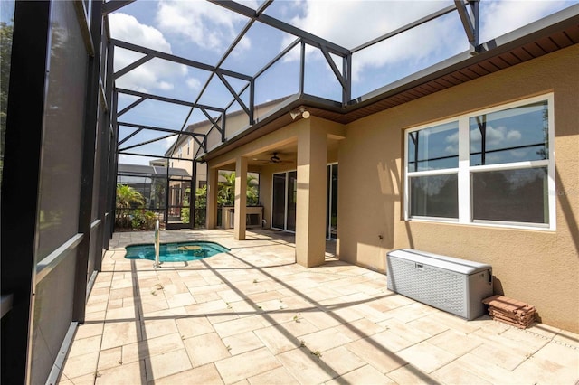 922 Suffolk Pl, Davenport, FL 33896 - view of patio / terrace featuring ceiling fan, a lanai, an outdoor pool, and a jacuzzi