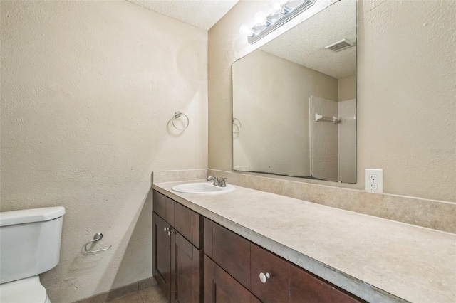 2002 Culpepper Dr, Brandon, FL 33511 - full bath with vanity and a textured ceiling