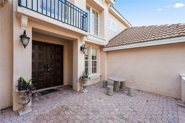 9128 Phillips Grove Ter, Orlando, FL 32836 - entrance to property featuring stucco siding and a balcony