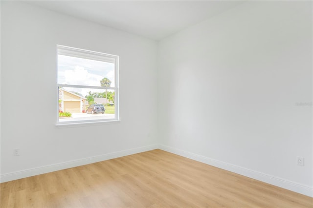 1006 Linkside Ct, Apopka, FL 32712 - empty room featuring light wood finished floors and baseboards