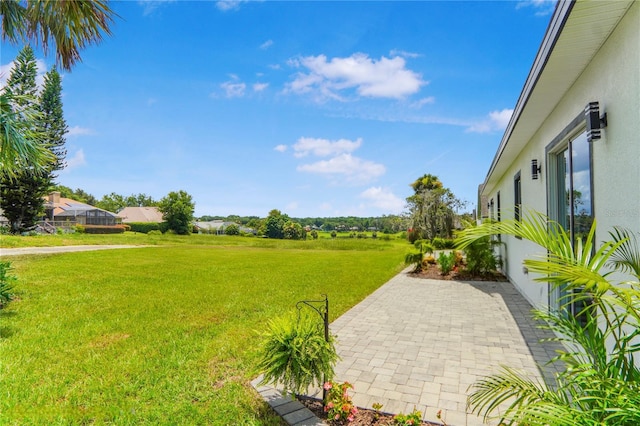 1006 Linkside Ct, Apopka, FL 32712 - view of grassy yard with a patio