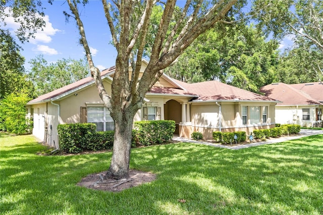 2613 Breezy Meadow Rd, Apopka, FL 32712 - view of front of house with stucco siding and a front yard