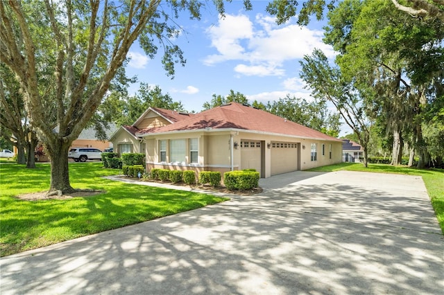2613 Breezy Meadow Rd, Apopka, FL 32712 - ranch-style house featuring stucco siding, a garage, driveway, and a front lawn