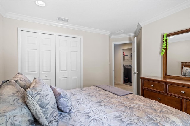 2613 Breezy Meadow Rd, Apopka, FL 32712 - bedroom with a closet and ornamental molding