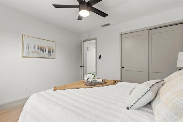 1030 Huntington Ct, Longwood, FL 32750 - bedroom featuring a closet, light wood-style floors, and ceiling fan