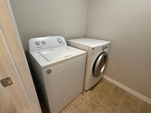 4792 Summerfield Cir, Winter Haven, FL 33881 - laundry room with washer and clothes dryer and baseboards