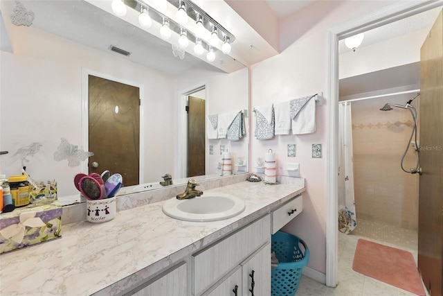 1515 Colonist Ct, Orlando, FL 32818 - bathroom with vanity, tiled shower, and tile patterned flooring