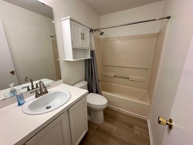125 Reserve Cir Unit 205, Oviedo, FL 32765 - bathroom with wood finished floors, vanity, and shower / bath combination with curtain