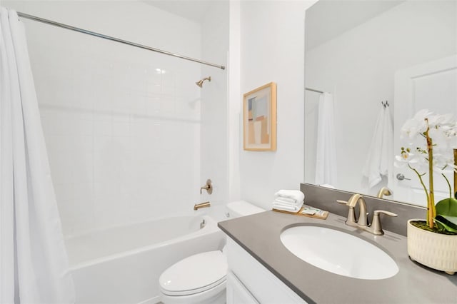 9175 Sommerset Hills Dr, Davenport, FL 33896 - bathroom with vanity and shower / tub combo with curtain