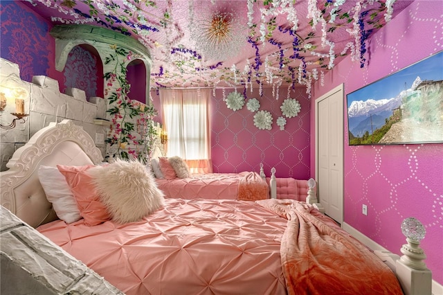 2907 Fable St, Kissimmee, FL 34746 - bedroom with wallpapered walls and a closet