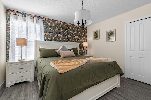 2907 Fable St, Kissimmee, FL 34746 - bedroom with wallpapered walls, multiple windows, wood finished floors, a textured ceiling, and a closet