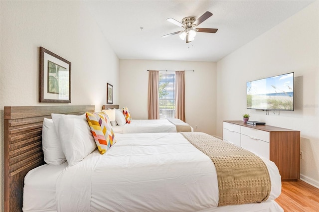4114 Breakview Dr Unit 110, Orlando, FL 32819 - bedroom featuring light wood finished floors and ceiling fan