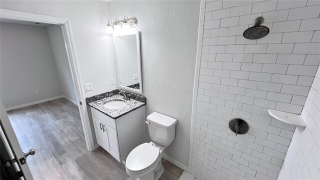 4413 Grass Ave, Sebring, FL 33875 - full bath with a tile shower, vanity, and wood finished floors