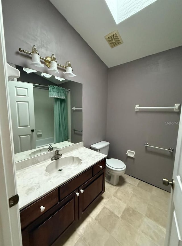 1082 S Fork Cir, Melbourne, FL 32901 - bathroom featuring vanity, a skylight, and curtained shower
