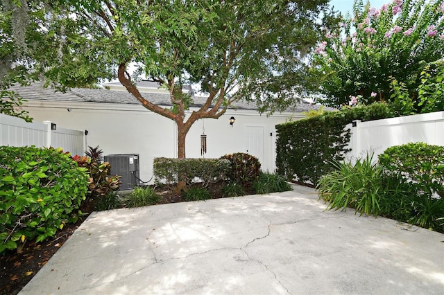 1649 Lake Baldwin Ln, Orlando, FL 32814 - view of patio / terrace