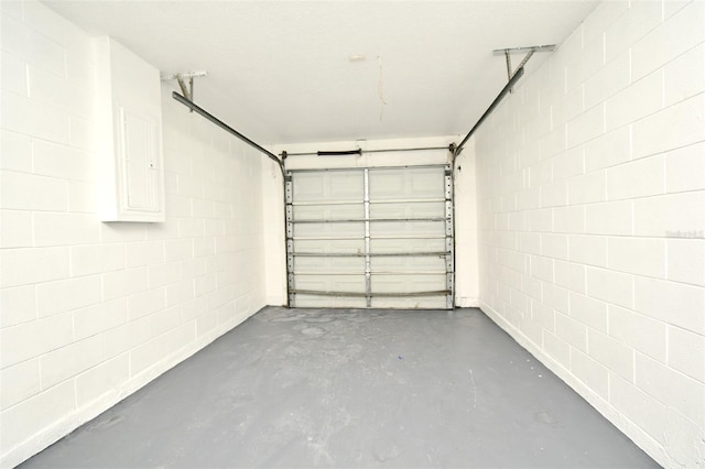 1502 W 16 Th St, Sanford, FL 32771 - garage featuring concrete block wall